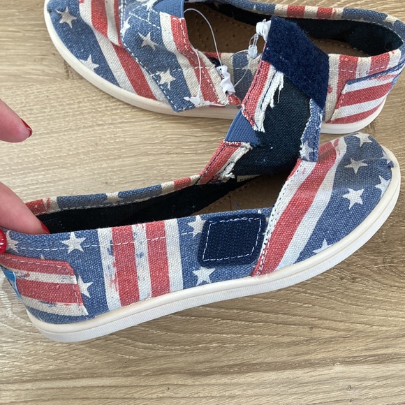 Kids Distressed Patriotic Toms Shoes Size 11 - Picture 3 of 4